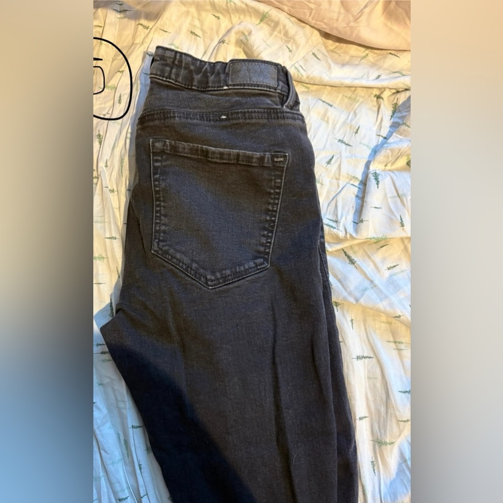 Stylish Gray Distressed Women's Skinny Jeans
